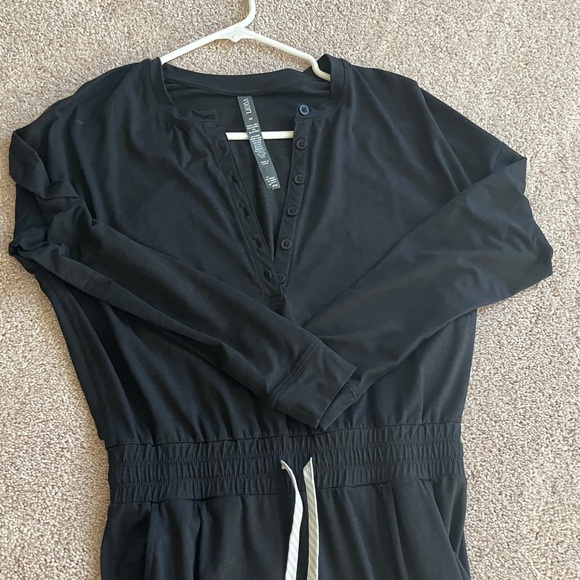 Black Vuori Henley Jumpsuit
Excellent condition 
XS - Picture 2 of 7